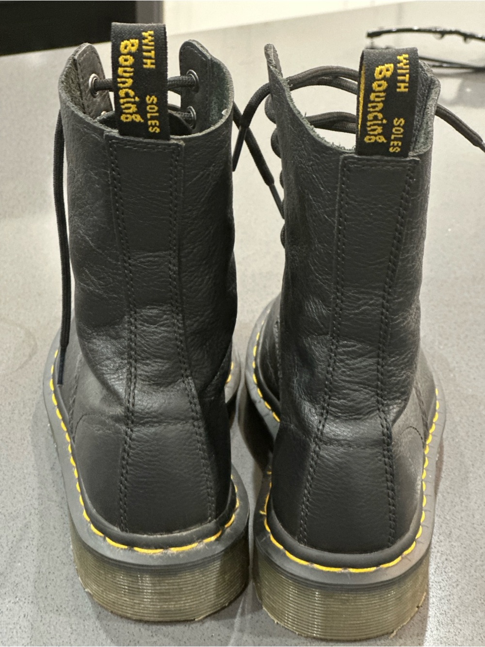 Dr. Martens 1490 Women’s Boots Size 6 Black Virginia Leather 10 Eye Excellent - Picture 4 of 7